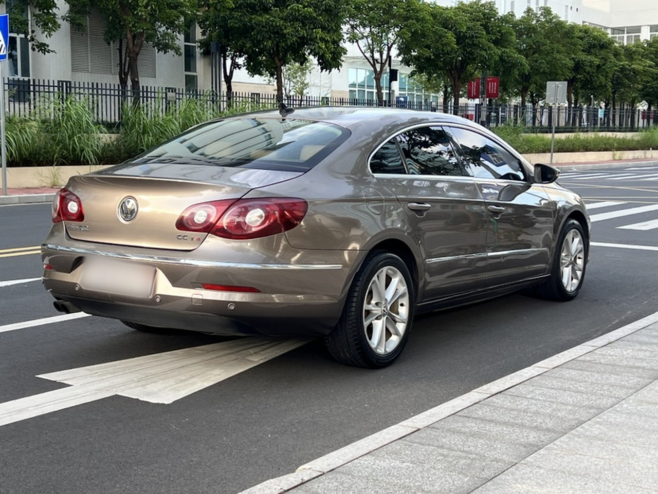 FAW-Volkswagen CC 2012 1.8TSI Elite photo 2