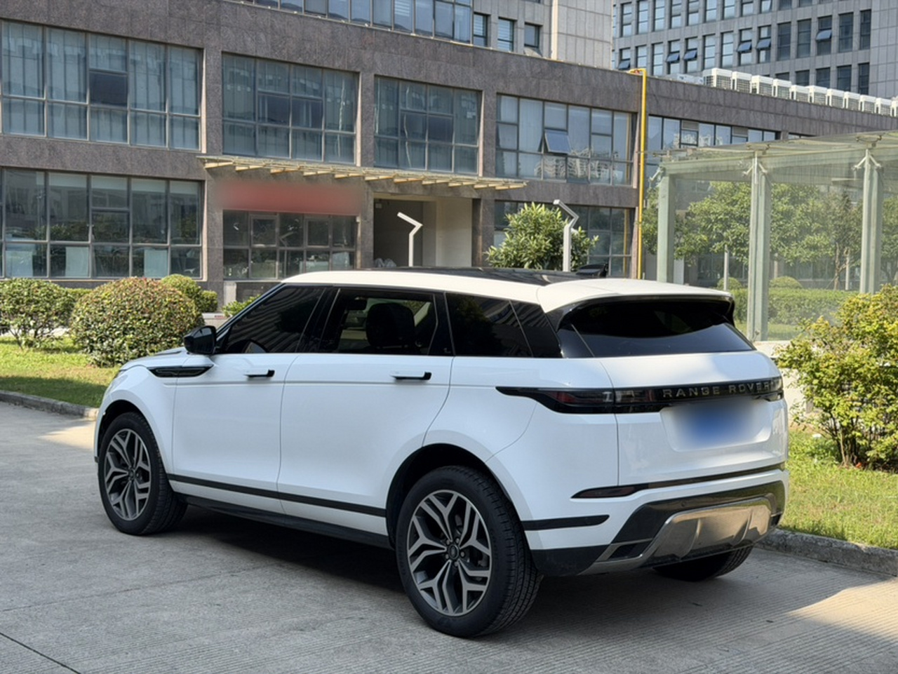 2024 Range Rover Evoque L SE photo 4