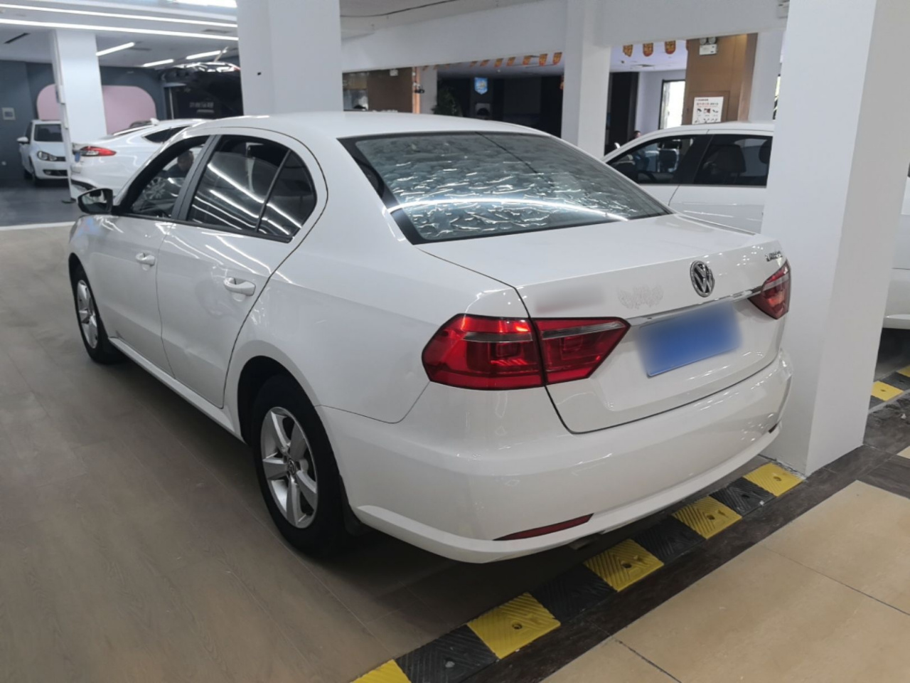 Lavida 2013 Facelift Classic 1.6L AT photo 4