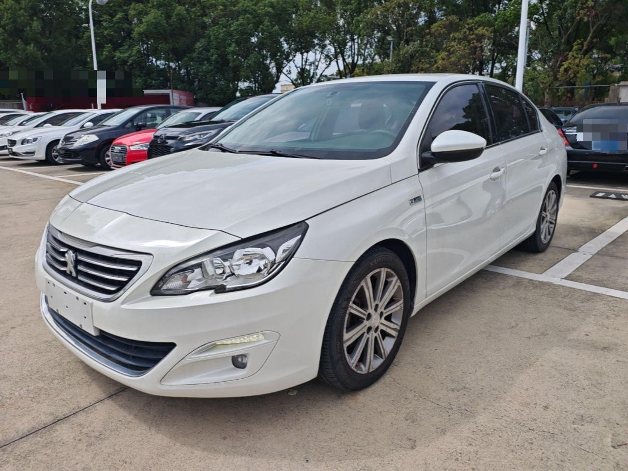 408 2015 1.2T AT Luxury