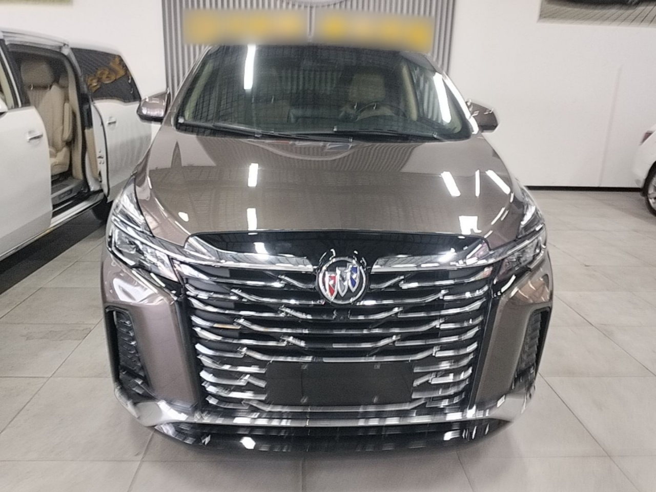 GL8 2023 Facelift Luxury photo 2