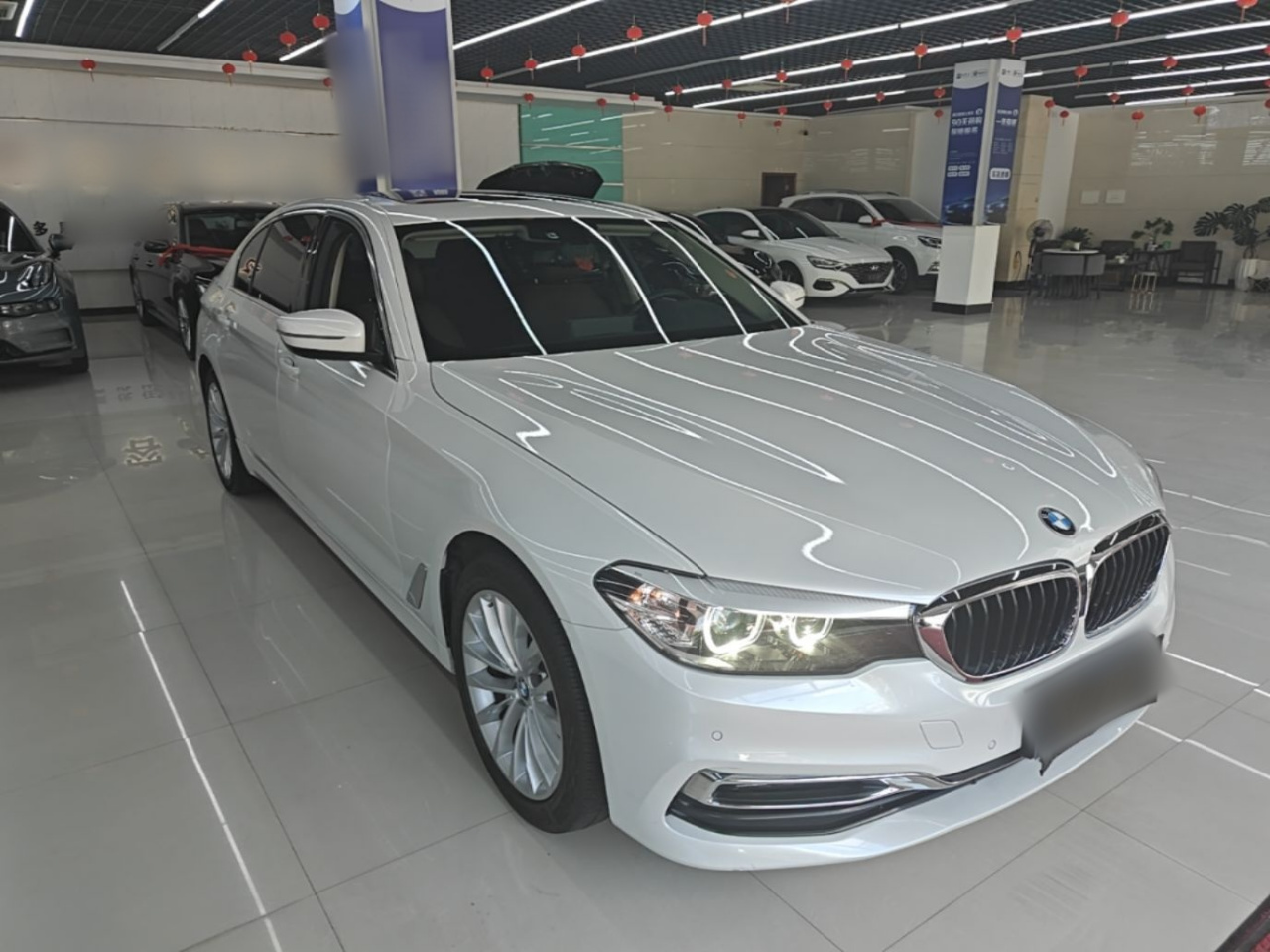 5 Series 2019 525Li Luxury photo 3