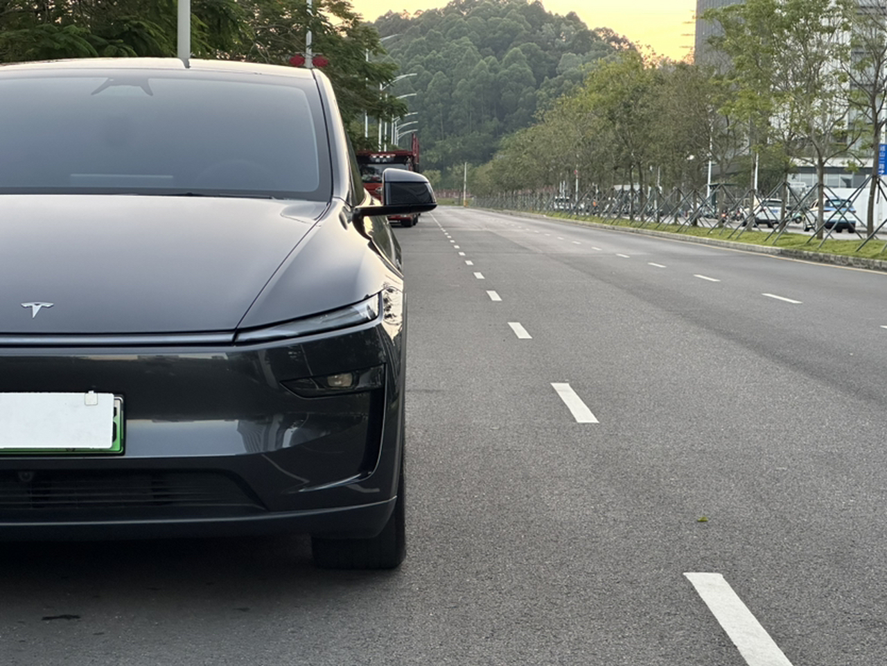 Model Y 2025 RWD Launch Edition photo 2