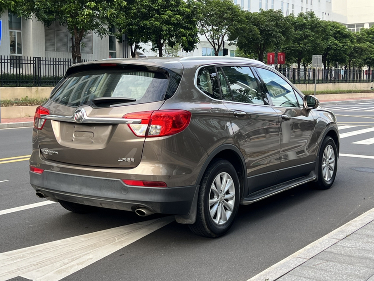 Envision 2017 28T AWD Luxury photo 4