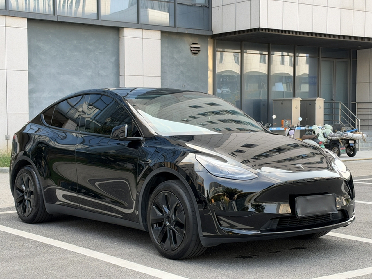 Model Y 2023 RWD photo 2