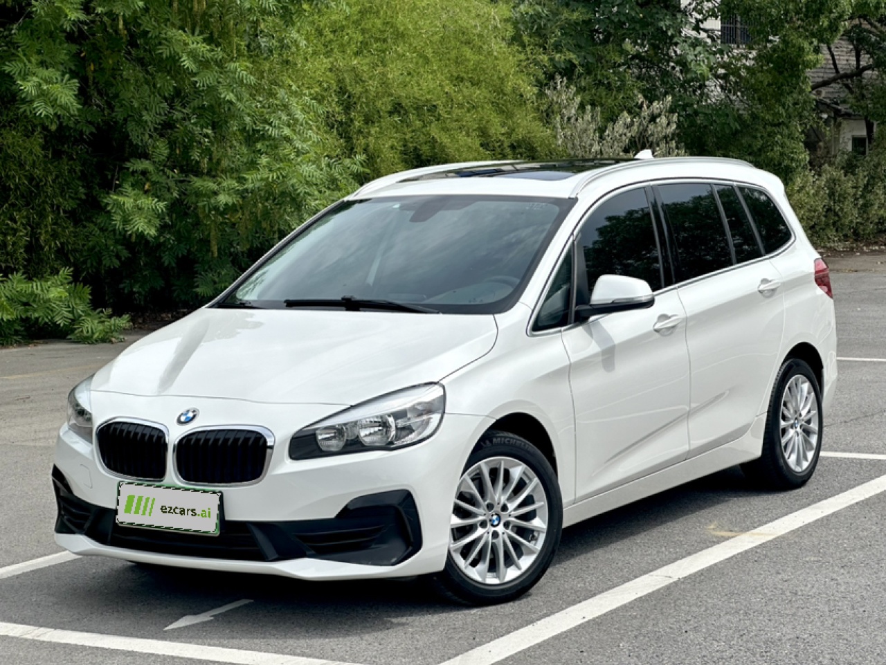 2 Series Wagon 2019 220i Leading