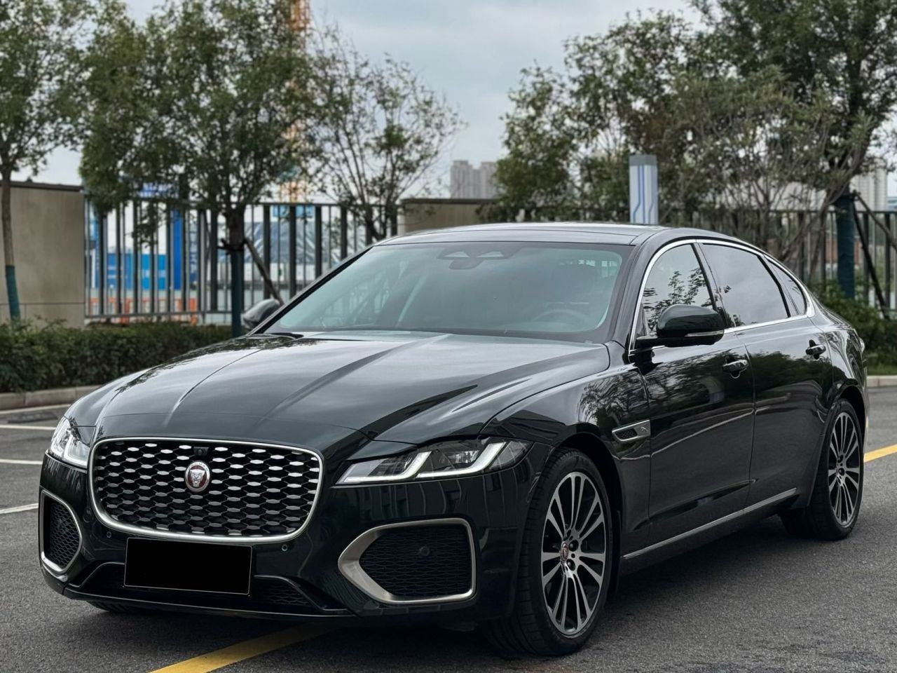 XFL 2025 2.0T P250 RWD Exclusive Luxury