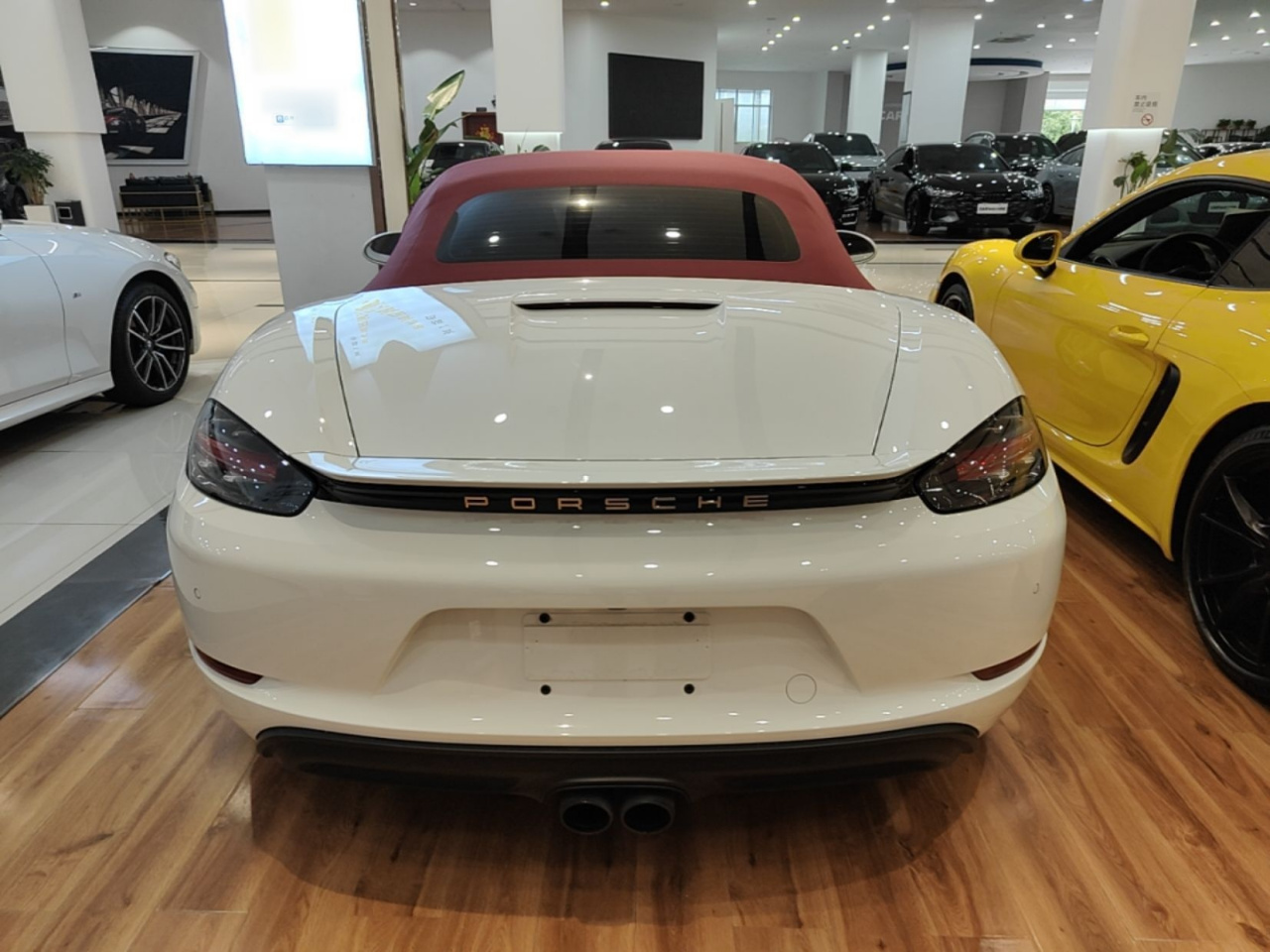 718 2022 Boxster 2.0T photo 3