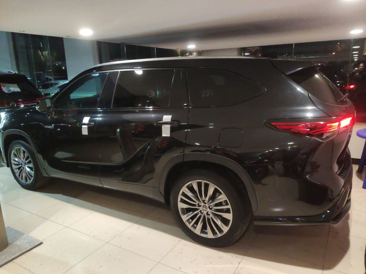 Highlander 2022 Hybrid 2.5L AWD Premium 7-Seater photo 4