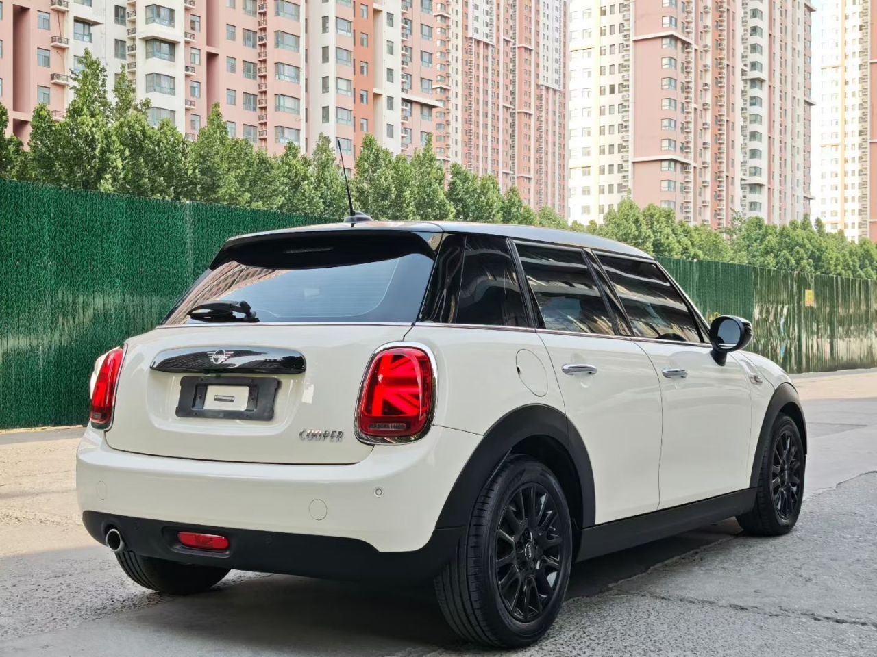 2020 1.5T COOPER Classic 5-Door photo 4