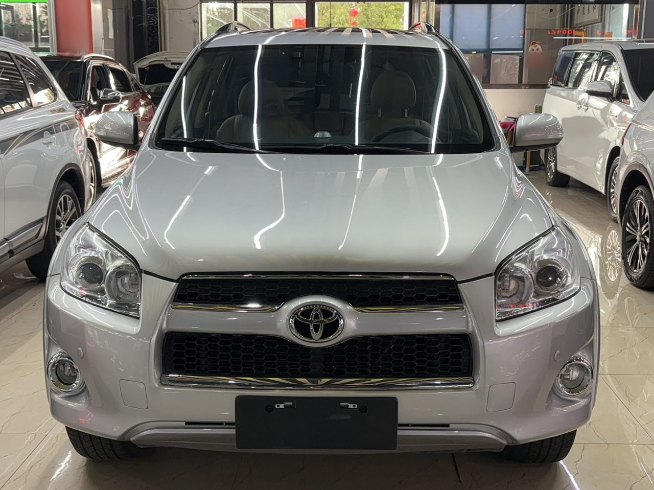 RAV4 2011 2.4L AT AWD Luxury photo 2