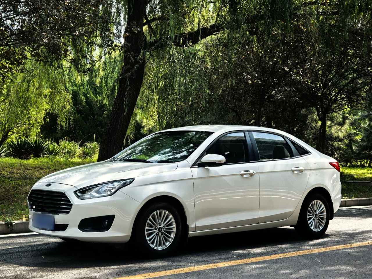 Escort 2015 1.5L AT Comfort