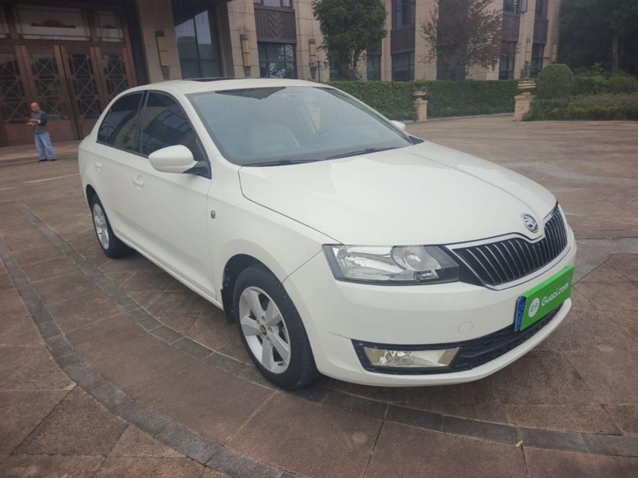 Rapid 2015 1.6L AT photo 3