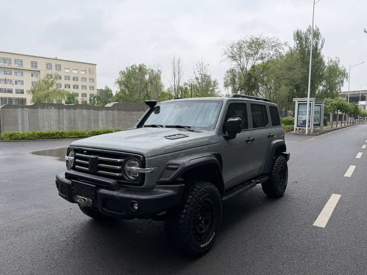 300 2021 2.0T Tank