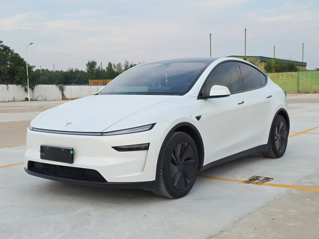 Model Y 2025 Long Range AWD Launch Edition