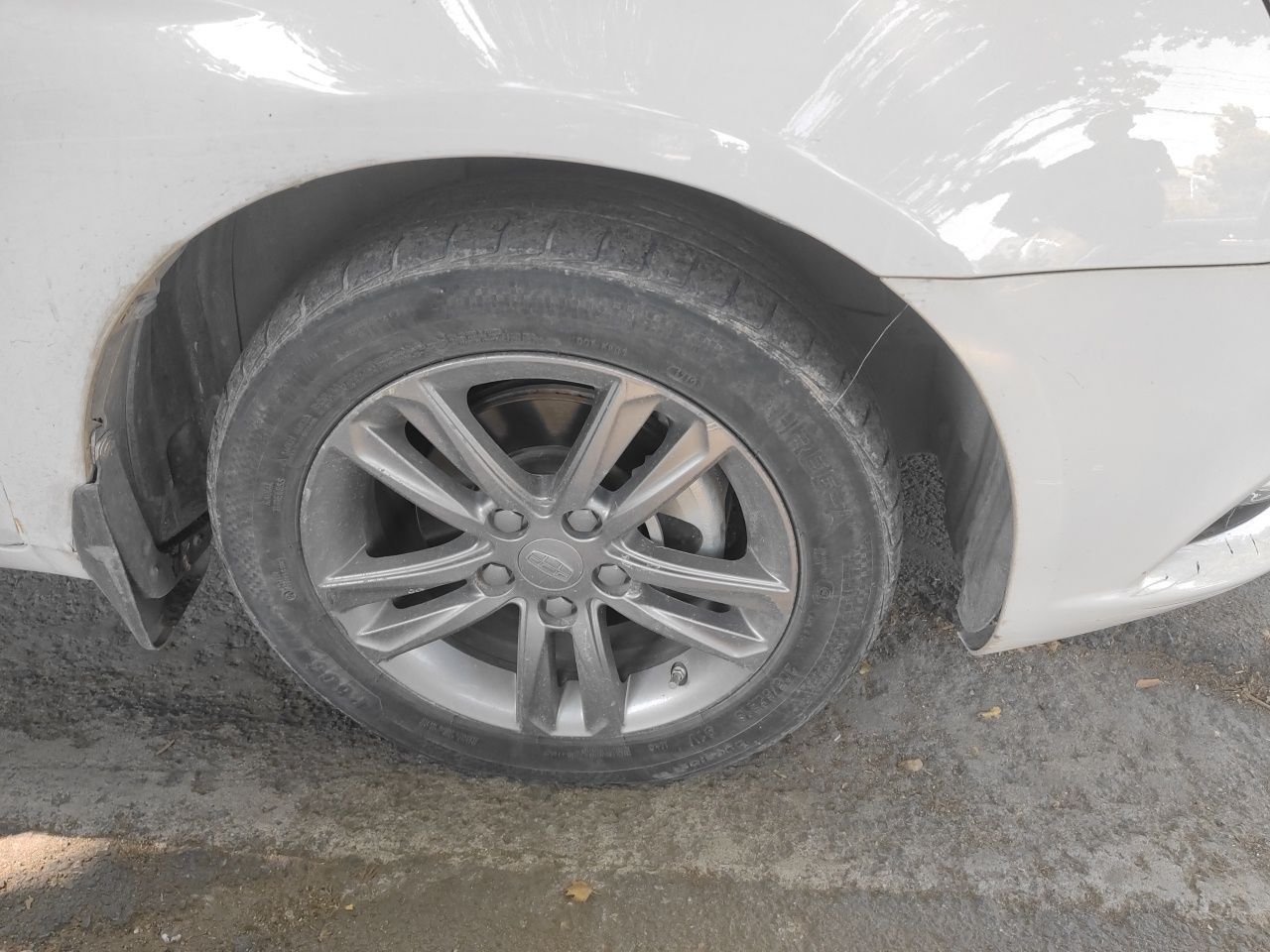 Emgrand 2017 Sedan 1.5L MT photo 2
