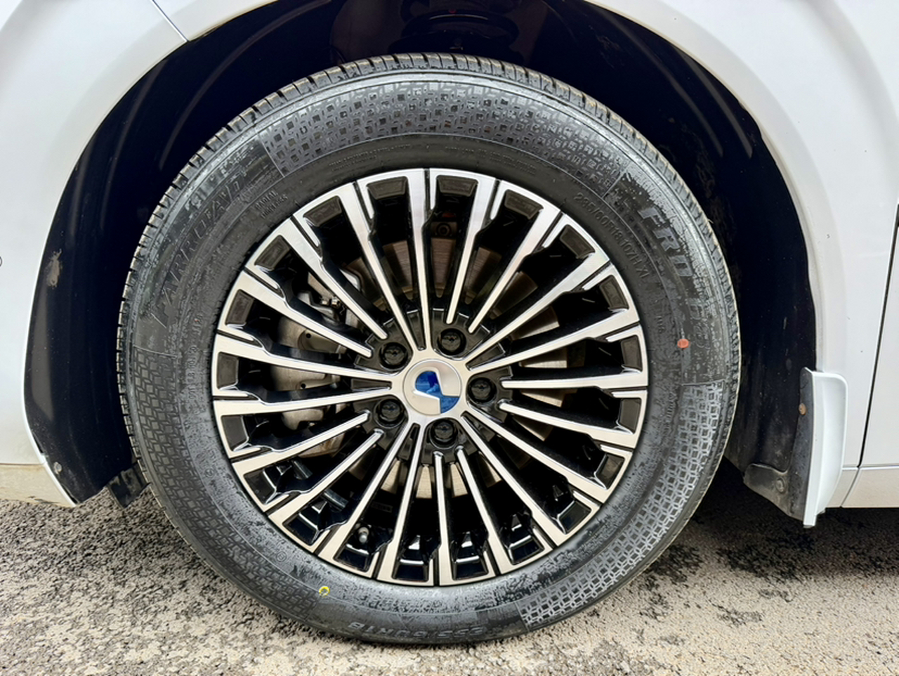 D9 2022 DM-i 970 AWD Flagship photo 4