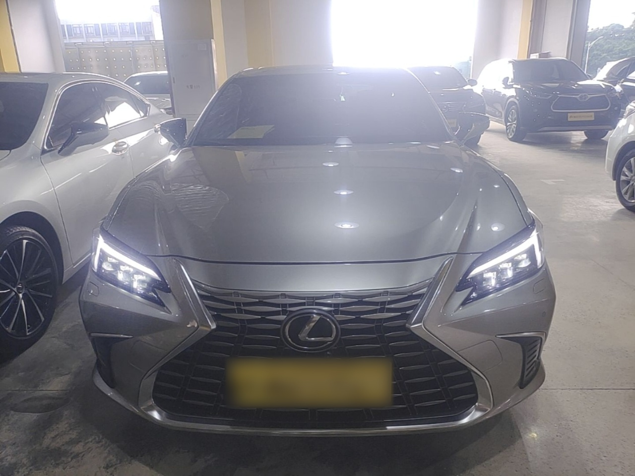 ES 2025 300h Exclusive photo 2