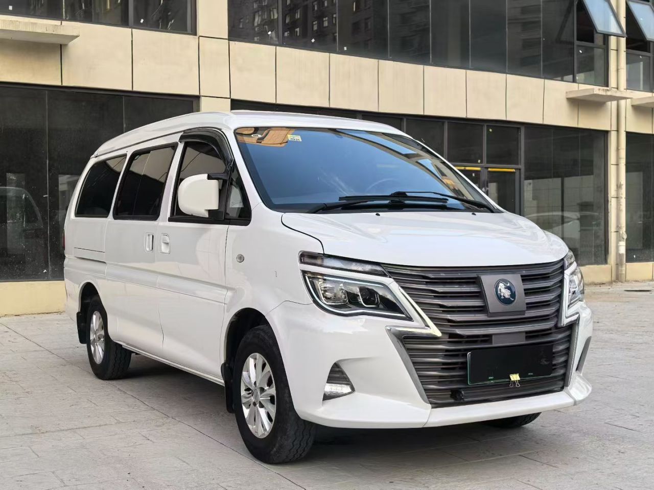 Lingzhi M5EV 2022 7-Seater photo 4