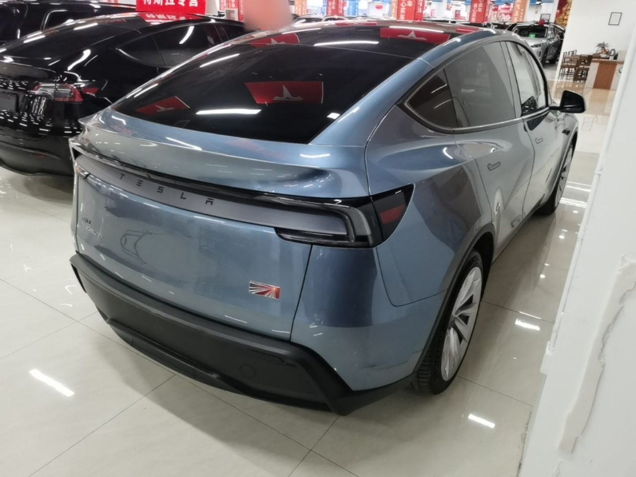 Model Y 2025 Long Range AWD Launch Edition photo 4
