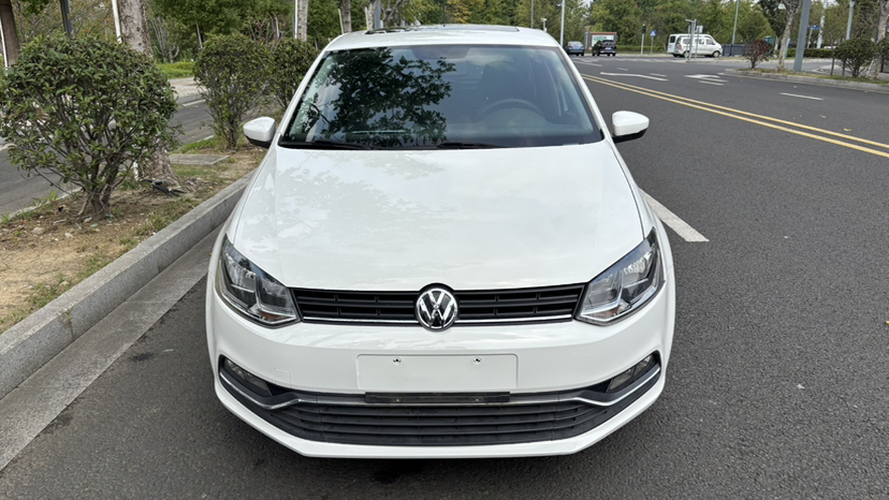 Polo 2016 1.6L AT Comfort photo 3