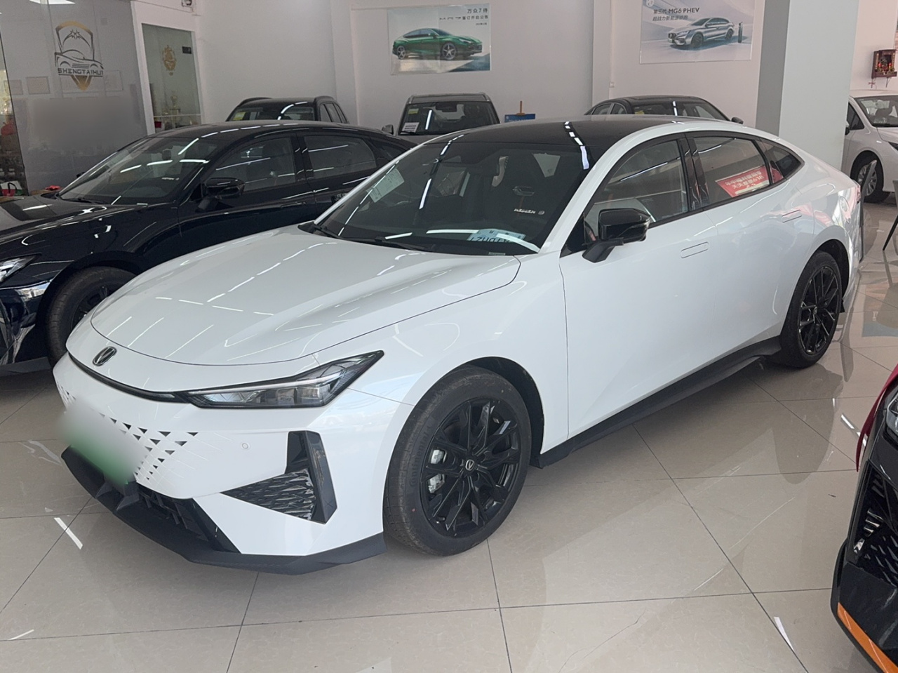 UNI-V 2024 1.5T Premium