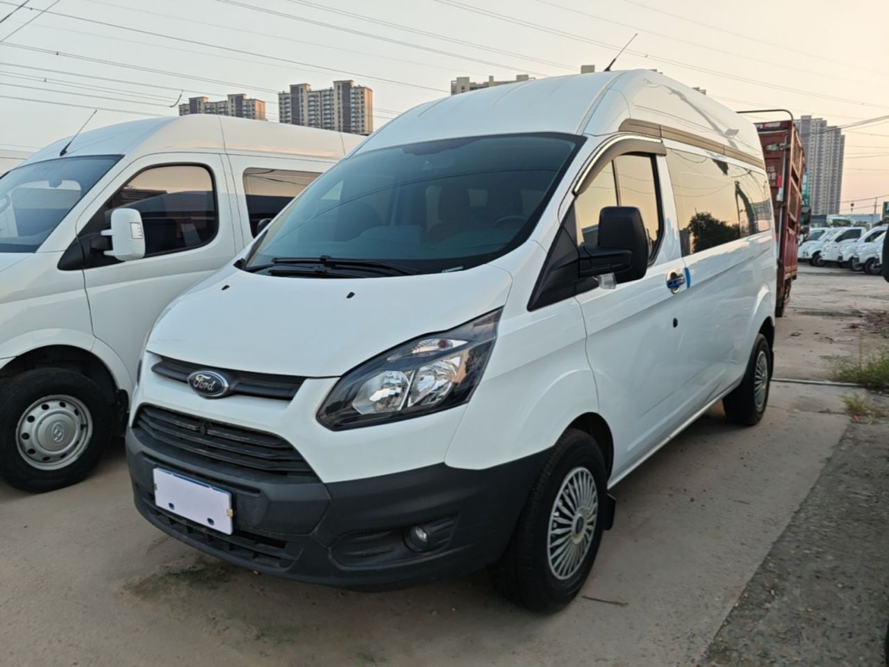 Transit 2019 2.0T Diesel Medium Wheelbase 6-Seater China VI