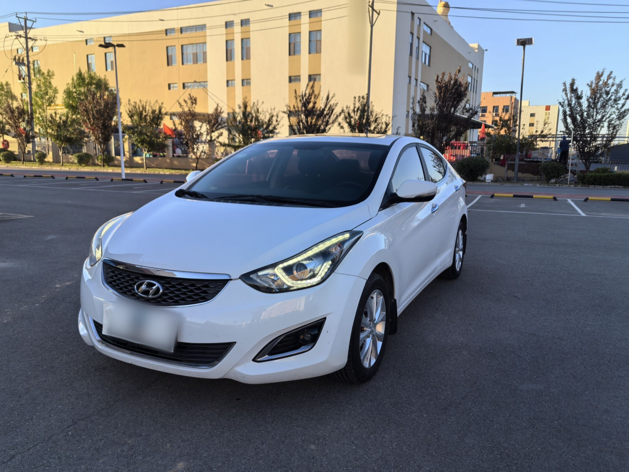 Elantra 2016 1.6L MT Premium