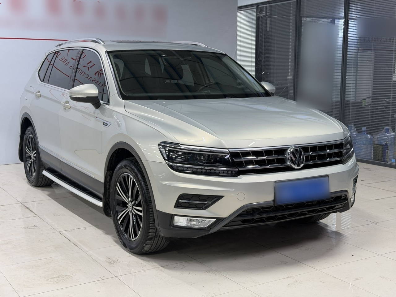 Tiguan L 2017 380TSI AT AWD Luxury photo 3