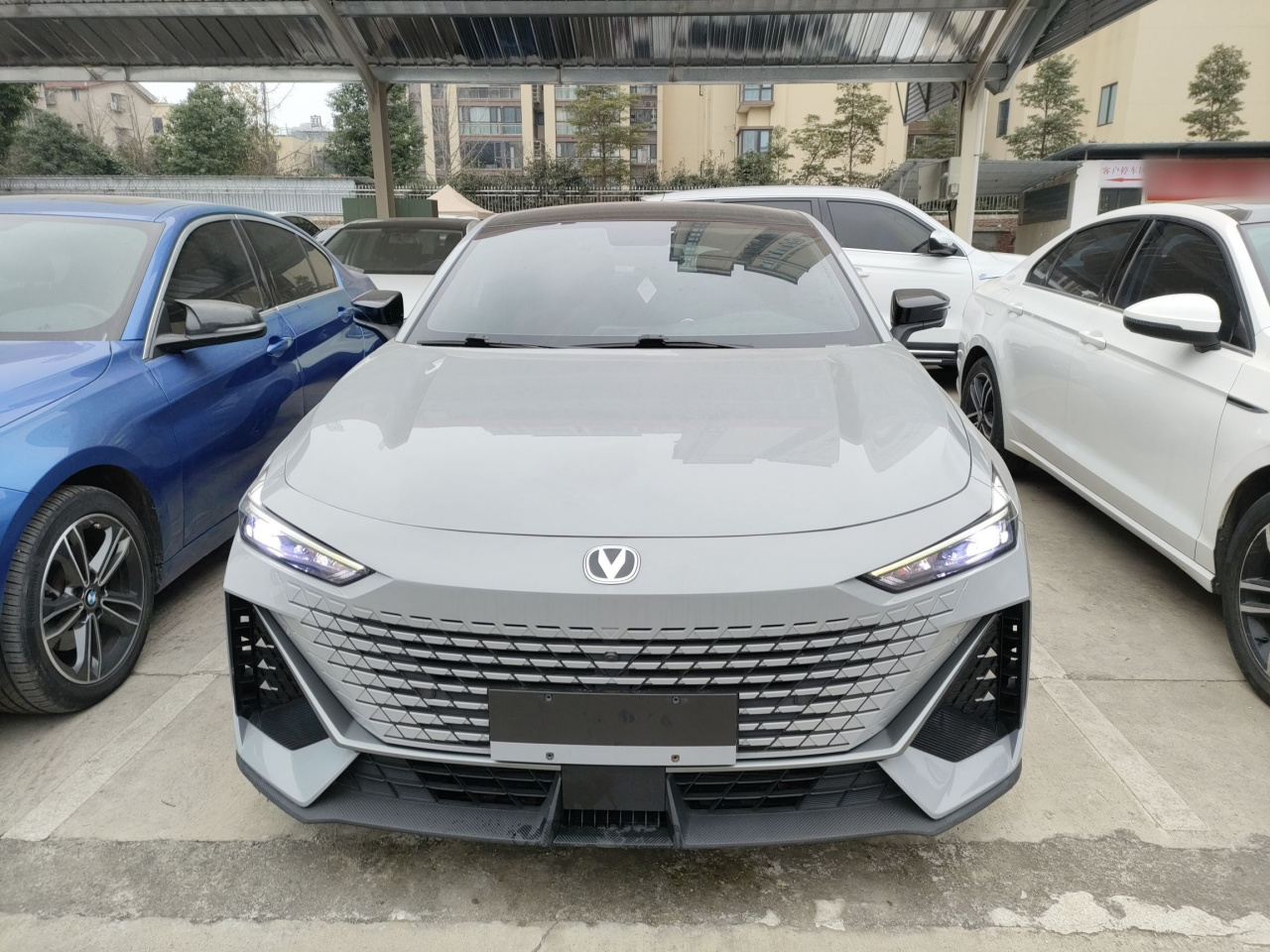 UNI-V 2022 1.5T Premium photo 2