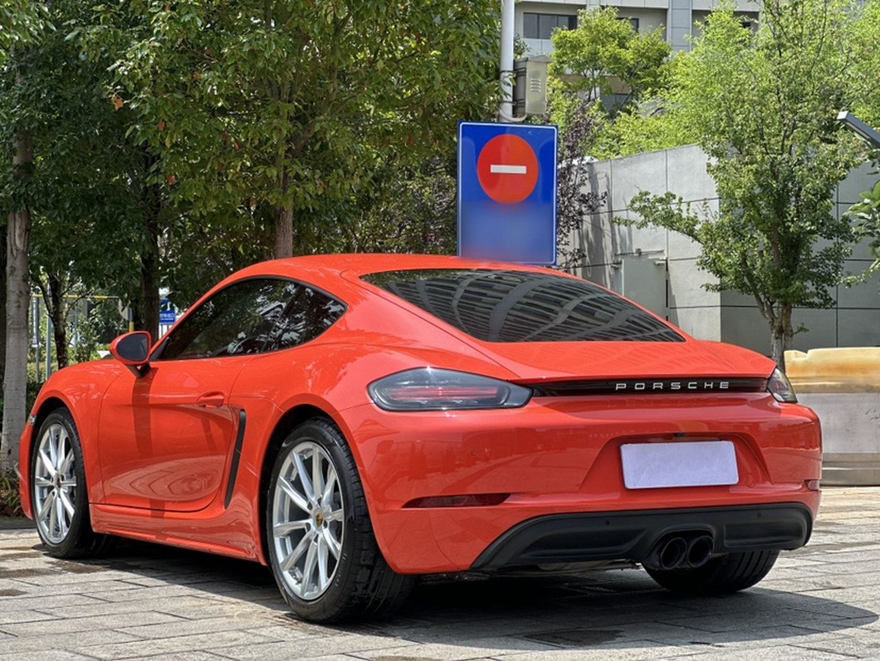 718 2020 Cayman 2.0T photo 4