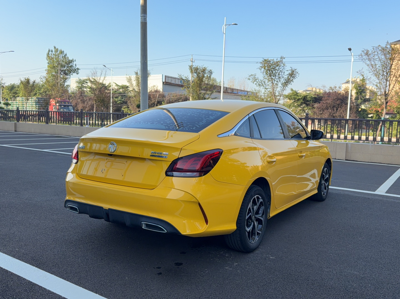 MG5 2021 180DVVT MT Luxury photo 3