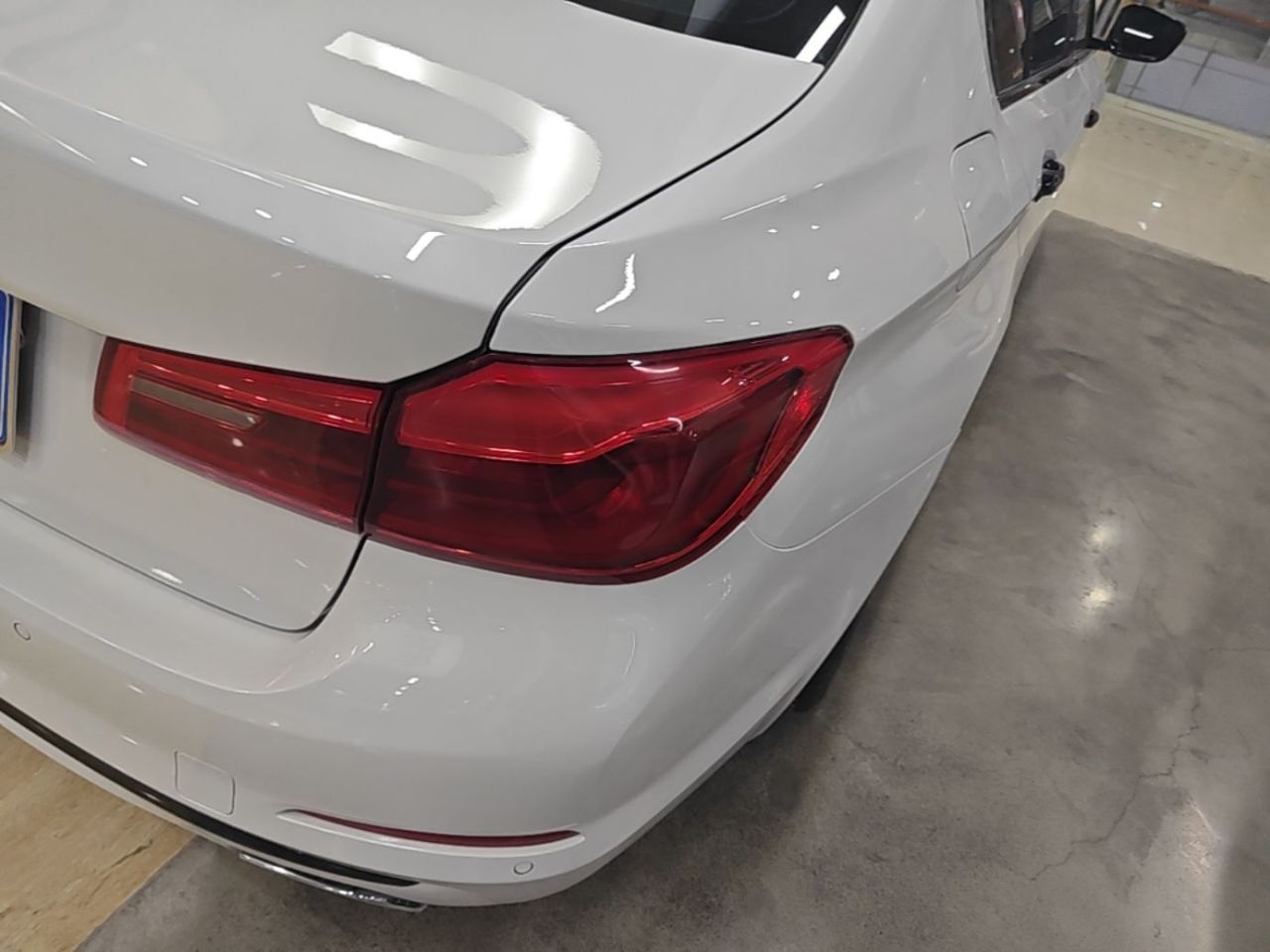 5 Series 2018 525Li Luxury photo 3