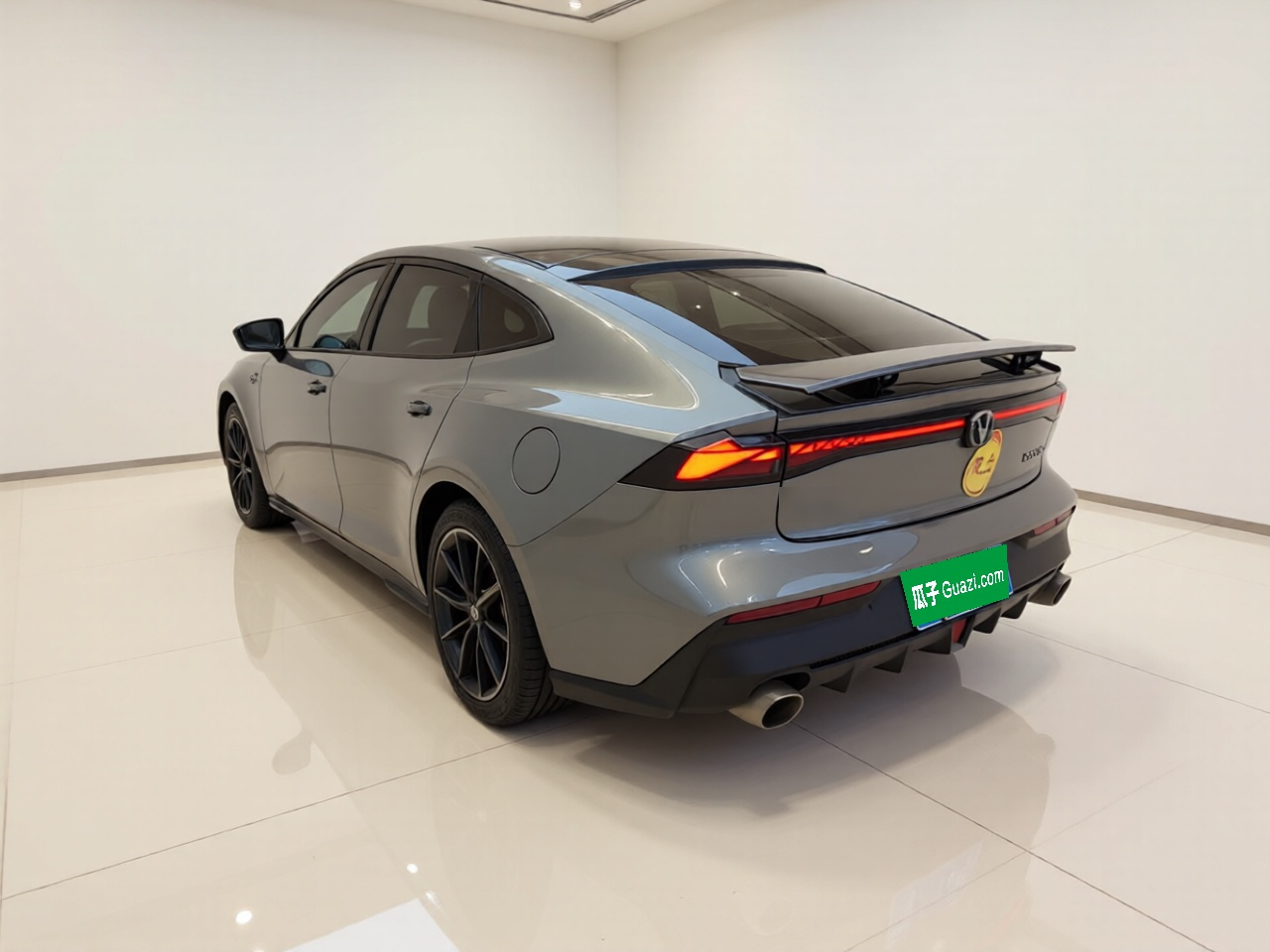 UNI-V 2022 1.5T Premium photo 4