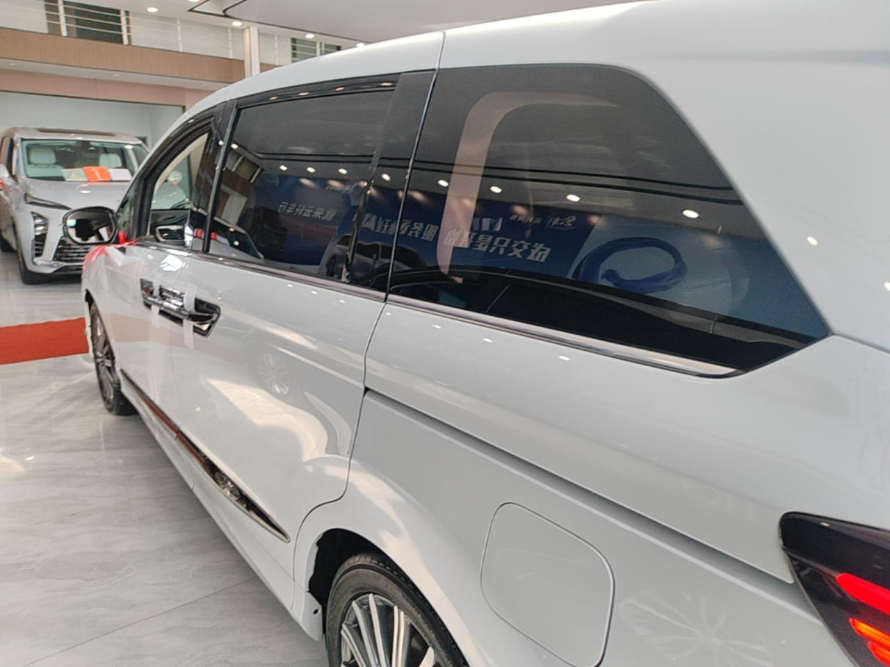 Elysion 2024 2.0L e:HEV Luxury photo 4
