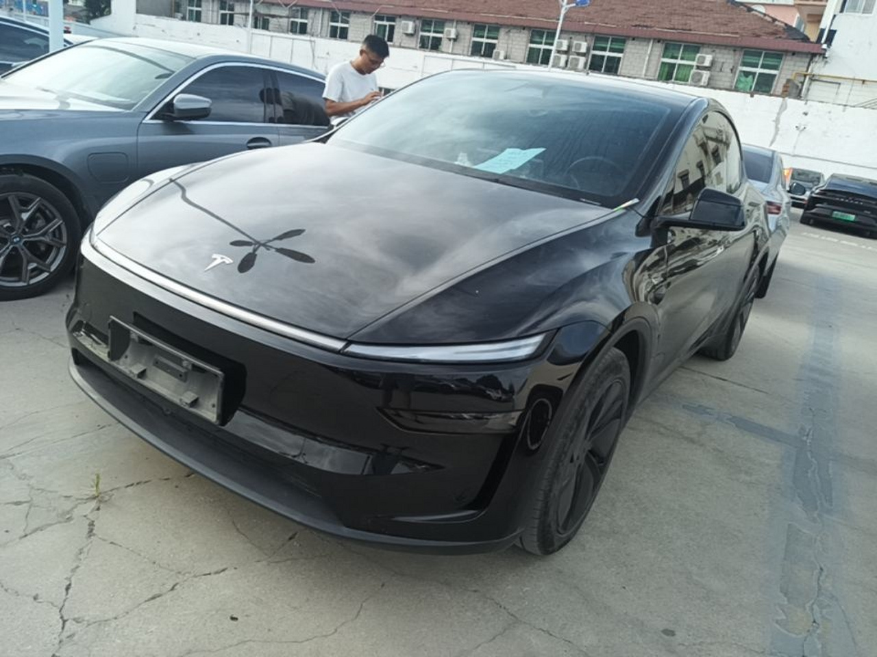 Model Y 2025 RWD Launch Edition