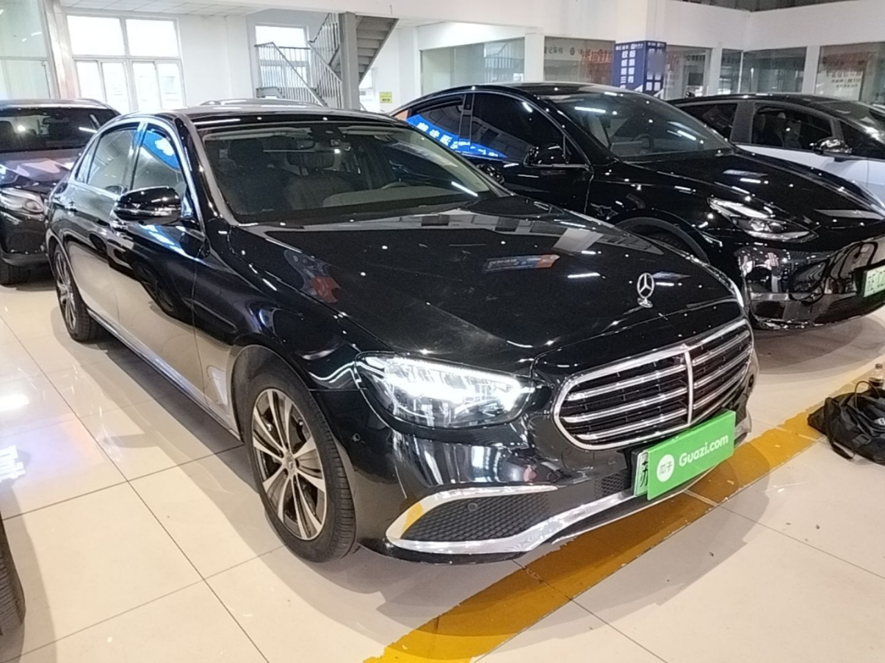E-Class EV 2023 E 350 e L PHEV photo 3