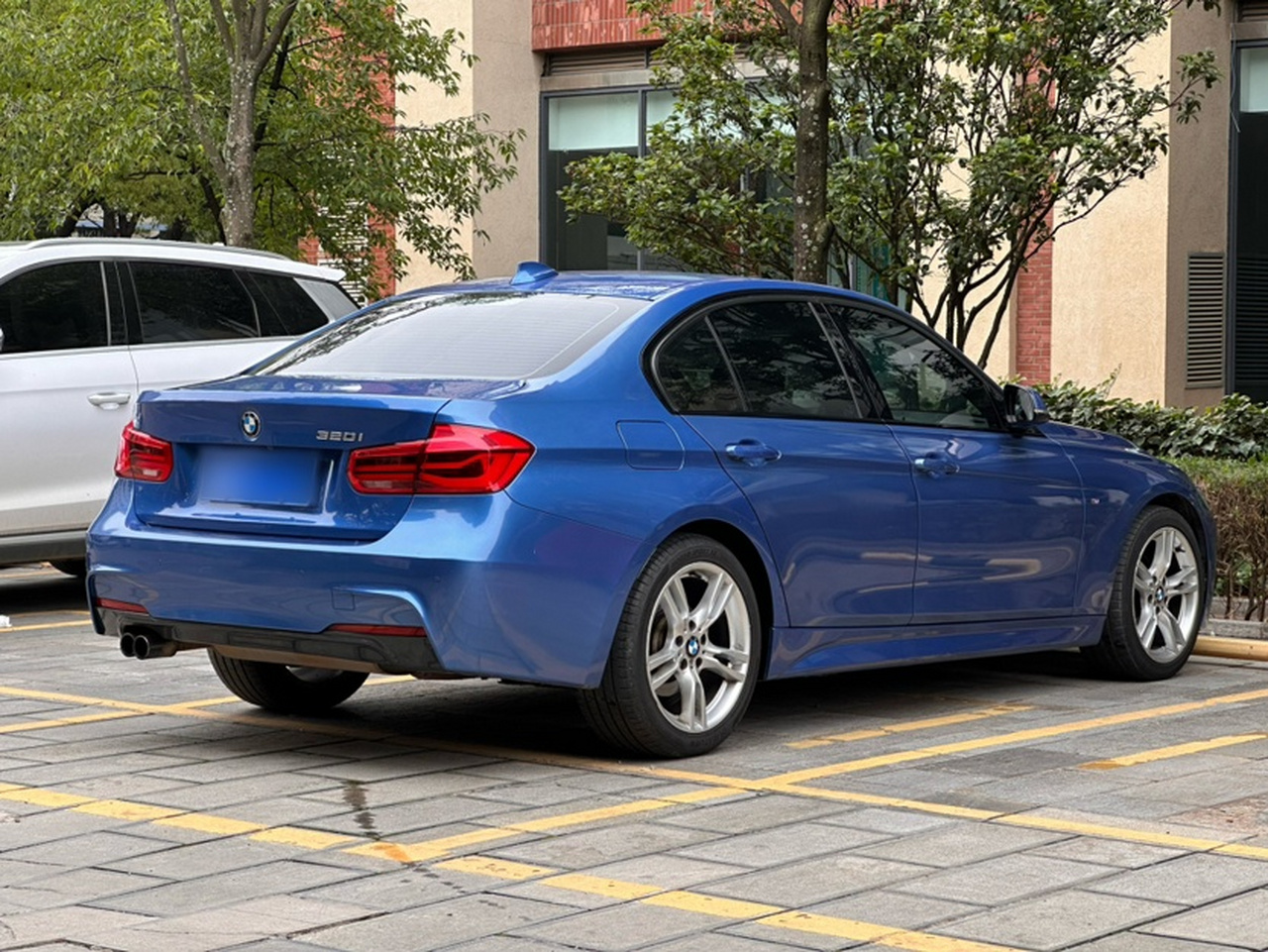 3 Series 2017 320i M Sport photo 4