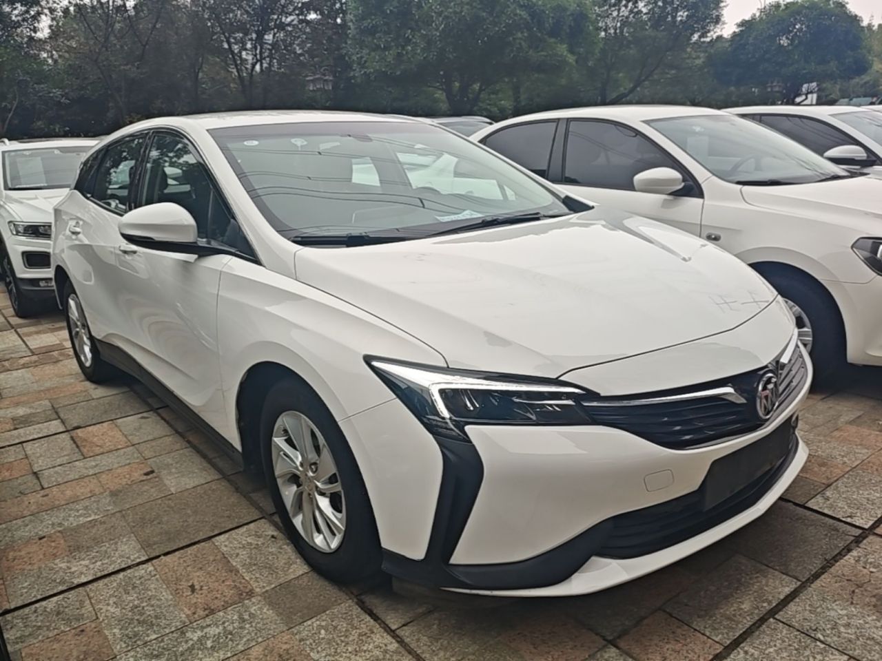 6 2022 PHEV Fashion photo 3