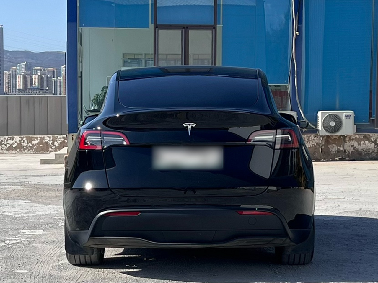 Model Y 2022 Facelift RWD photo 2
