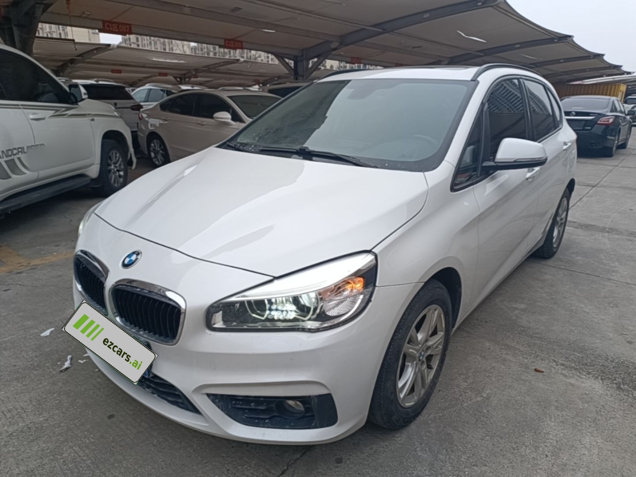 2 Series Wagon 2016 218i Leading