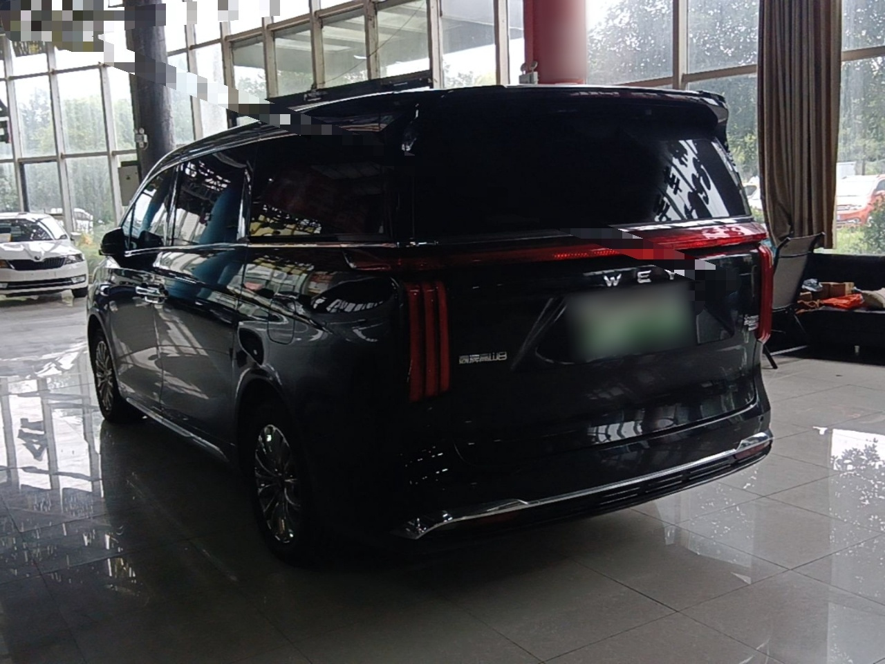 2025 AWD 8 photo 4