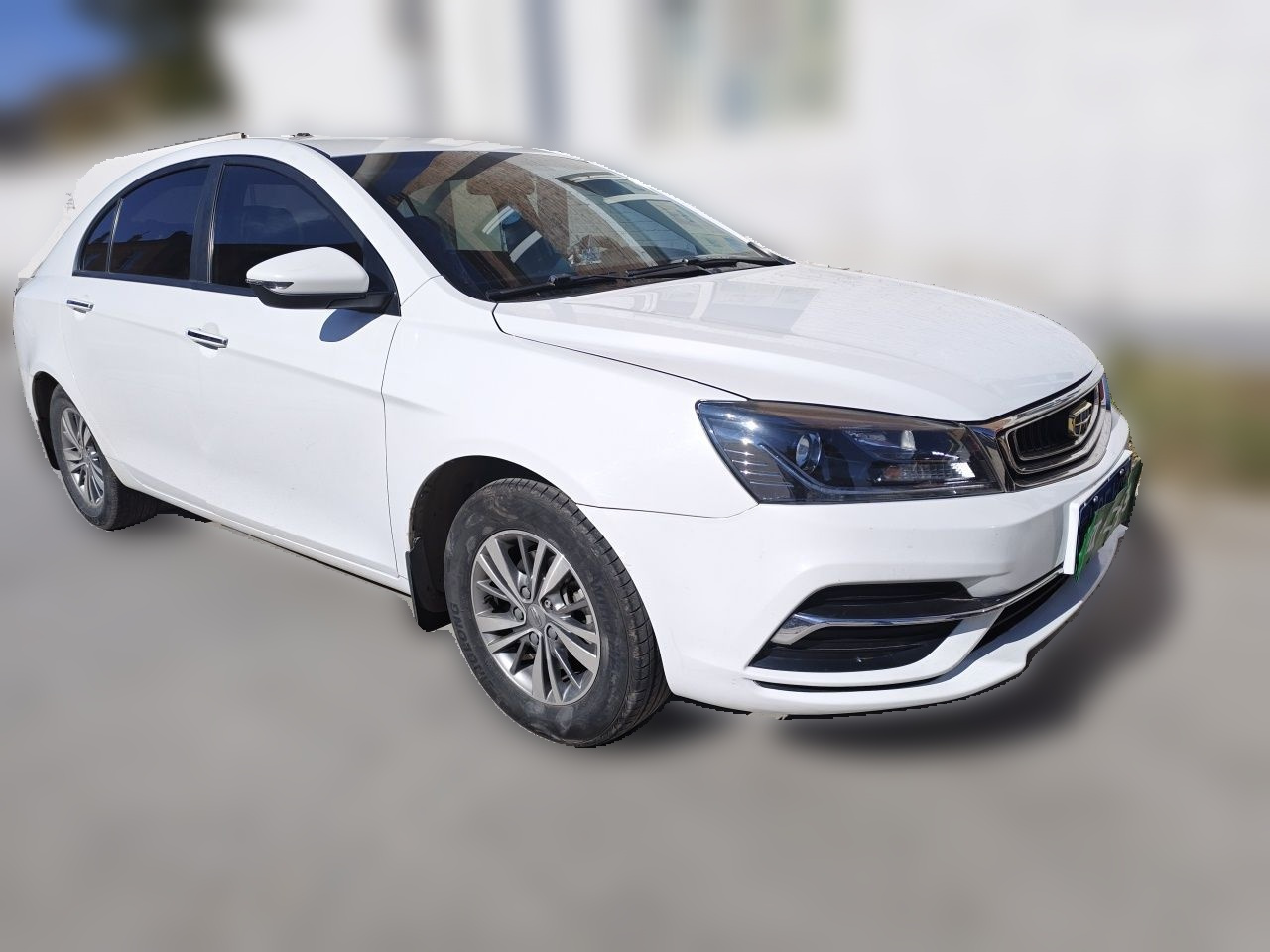 Emgrand 2018 1.5L MT Luxury photo 3