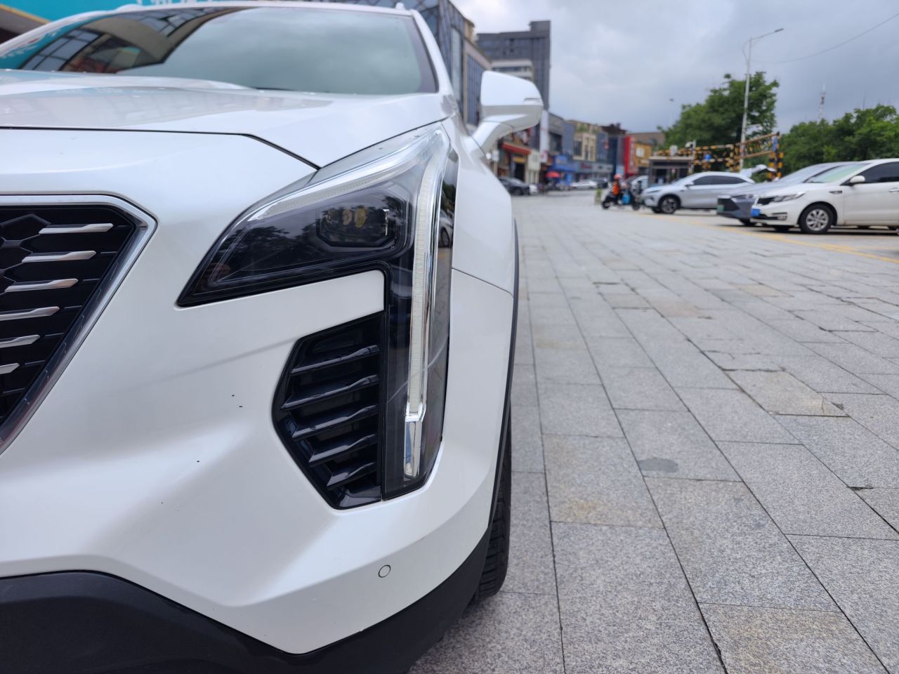 XT4 2018 28T RWD Leading photo 2