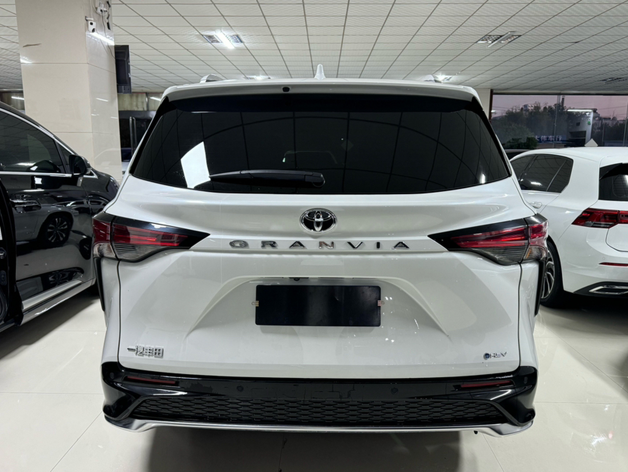 Granvia 2024 2.5L Hybrid Luxury photo 4