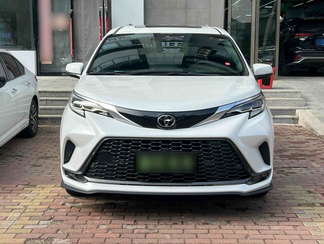 Granvia 2024 2.5L Hybrid Premium PLUS AWD photo 5