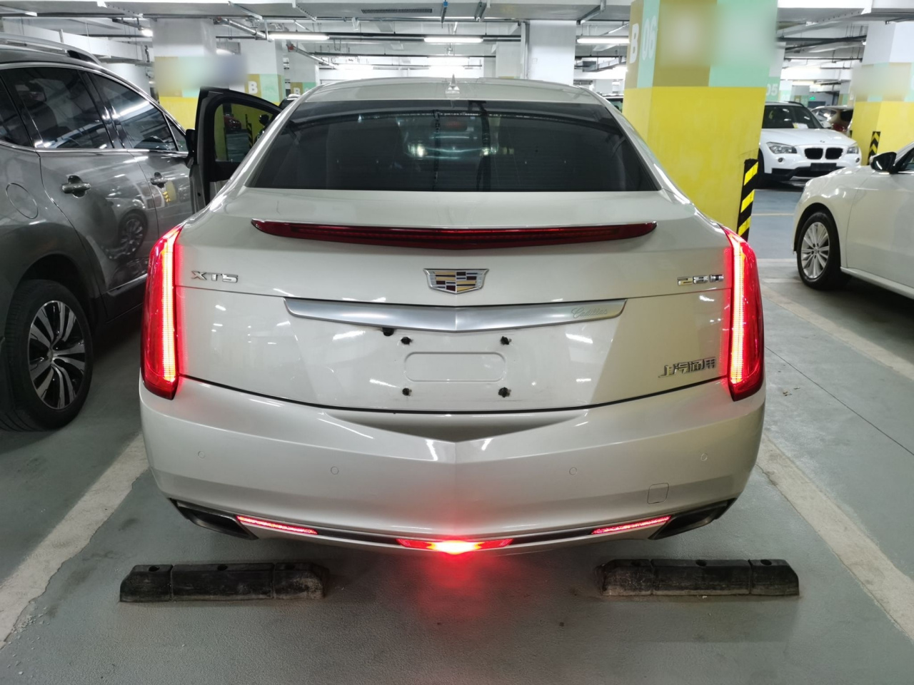 XTS 2016 28T Tech photo 4