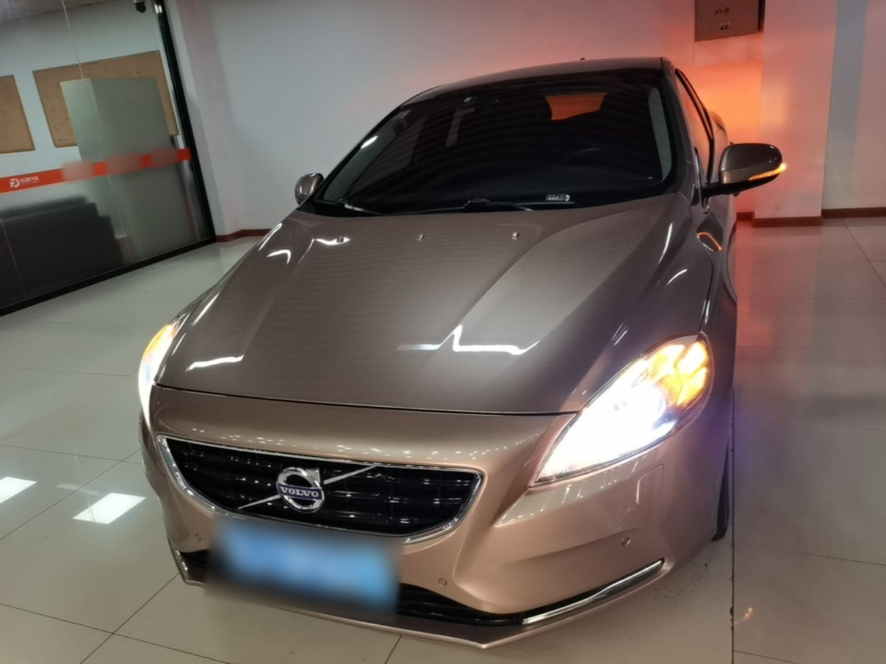 V40 2015 1.6T photo 2