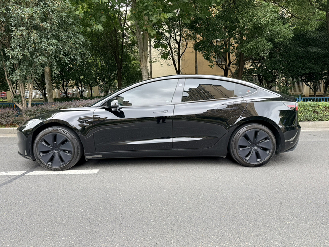 Model 3 2023 RWD photo 3