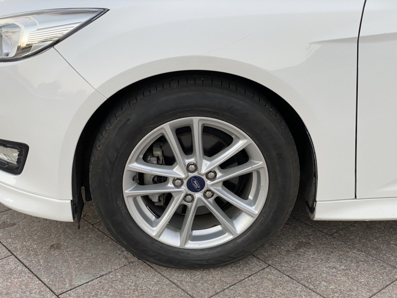 Focus 2015 Hatchback 1.6L MT photo 2